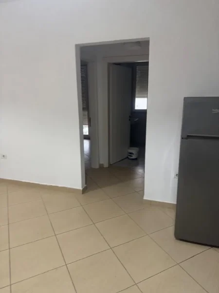Tirane, jepet me qera apartament 1+1 Kati 4, 70 m² 450 € (fusha aviacionit)