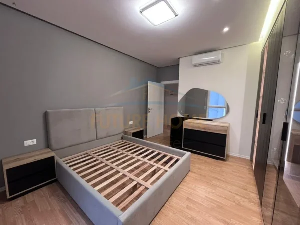 Tirane, jepet me qera apartament 2+1 Kati 3, 83 m² 1.200 € (Qendër)