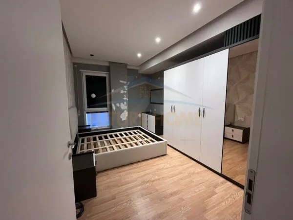 Tirane, jepet me qera apartament 2+1 Kati 3, 83 m² 1.200 € (Qendër)