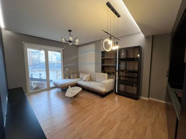 Tirane, jepet me qera apartament 2+1 Kati 3, 83 m² 1.200 € (Qendër)