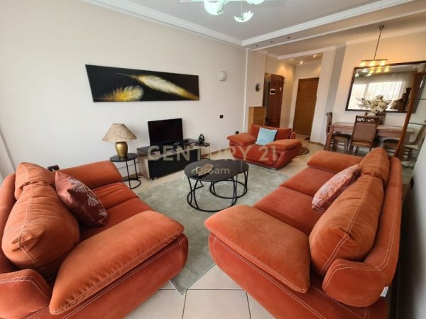 Tirane, jepet me qera apartament Kati 6, 115 m² 800 € (Restorant Juvenilja)