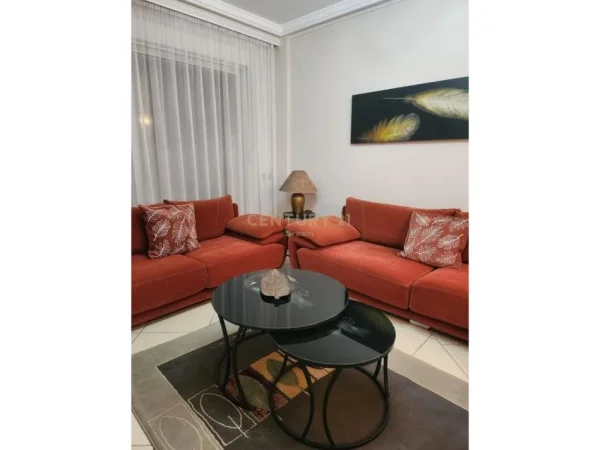 Tirane, jepet me qera apartament Kati 6, 115 m² 800 € (Restorant Juvenilja)