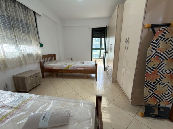 Tirane, jepet me qera apartament 2+1+Ballkon Kati 5, 100 m² 550 € (rruga 5 maji)