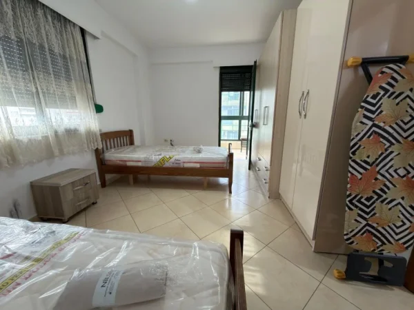 Tirane, jepet me qera apartament 2+1+Ballkon Kati 5, 100 m² 550 € (rruga 5 maji)