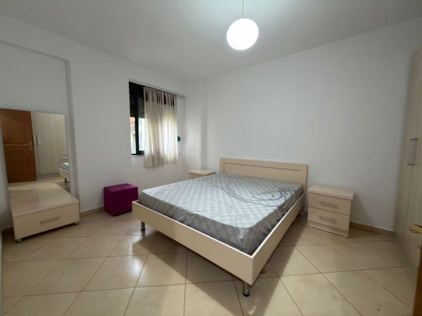 Tirane, jepet me qera apartament 2+1+Ballkon Kati 5, 100 m² 550 € (rruga 5 maji)