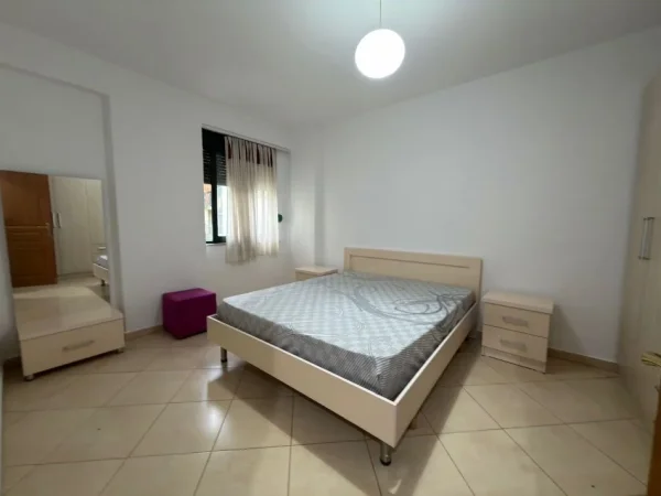 Tirane, jepet me qera apartament 2+1+Ballkon Kati 5, 100 m² 550 € (rruga 5 maji)