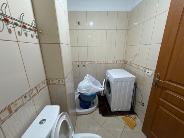 Tirane, jepet me qera apartament 2+1+Ballkon Kati 5, 100 m² 550 € (rruga 5 maji)