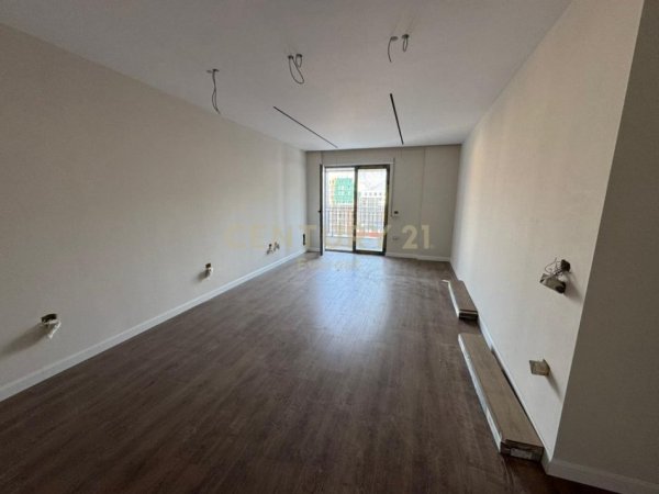 Tirane, shitet apartament 2+1 Kati 8, 104 m² 205.000 € (Rruga Jordan Misja)