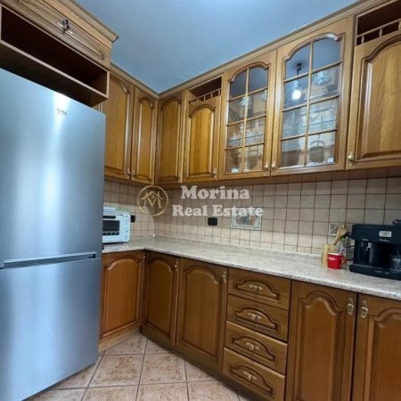 Tirane, jepet me qera apartament 1+1 Kati 2, 70 m² 500 € (Laprake)