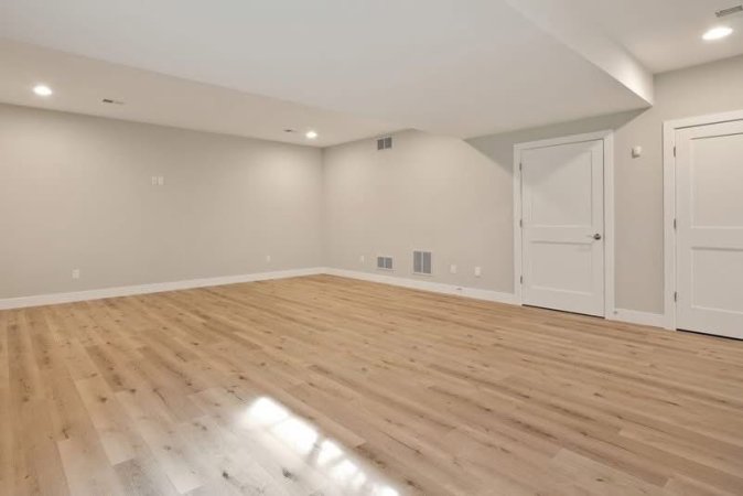 Tirane, jepet me qera ambjent biznesi Kati 1, 226 m² 2.071 € (Blloku)