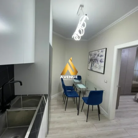 Tirane, jepet me qera apartament 1+1+Ballkon Kati 3, 70 m² 800 € (rruga e kosovareve)