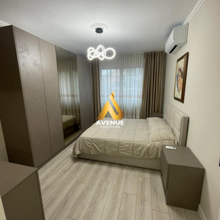 Tirane, jepet me qera apartament 1+1+Ballkon Kati 3, 70 m² 900 € (rruga e kosovareve)