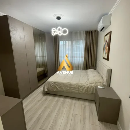 Tirane, jepet me qera apartament 1+1+Ballkon Kati 3, 70 m² 800 € (rruga e kosovareve)