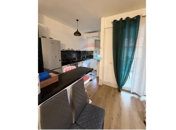 Tirane, shitet apartament 2+1 Kati 2, 98 m² 147.000 € (rruga teleferikut)