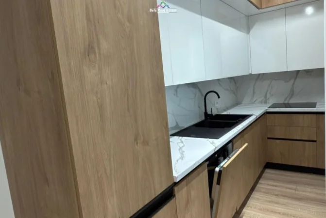 Tirane, jepet me qera apartament 2+1 Kati 7, 100 m² 1.200 € (Rruga Anton Lufi)