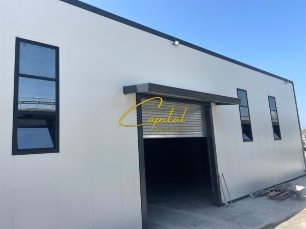 Tirane, jepet me qera magazine Kati 0, 522 m² 2.000 € (VORE)