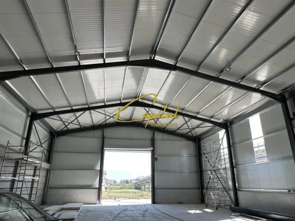 Tirane, jepet me qera magazine Kati 0, 522 m² 2.000 € (VORE)