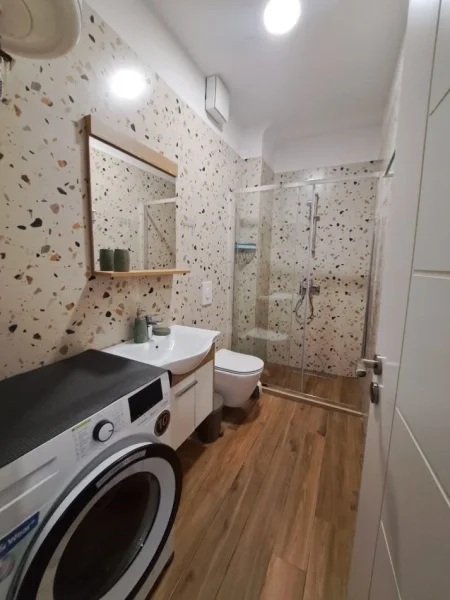 Tirane, jepet me qera apartament 1+1 Kati 0, 380 € (xhamlliku)