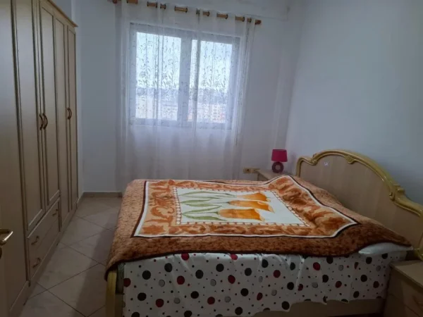 Tirane, jepet me qera apartament 2+1+Ballkon Kati 8, 100 m² 700 € (QENDER)