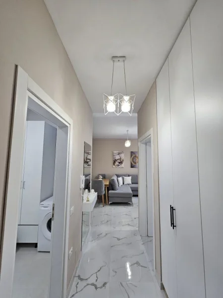 Tirane, jepet me qera apartament 1+1 Kati 8, 68 m² 600 € (XHAMLLIKU)