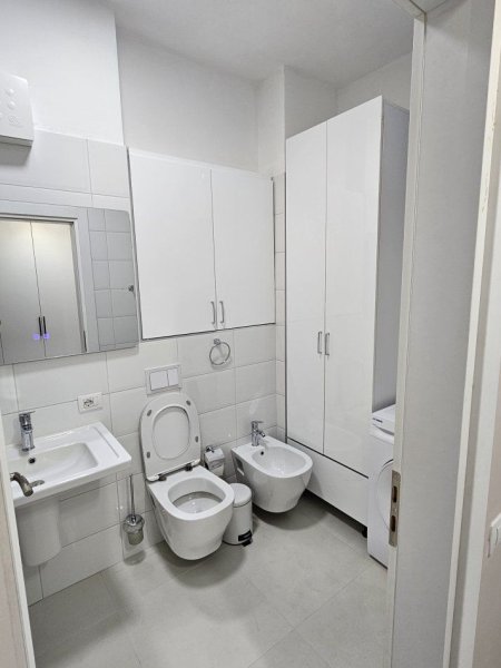 Tirane, jepet me qera apartament 1+1 Kati 8, 68 m² 600 € (XHAMLLIKU)