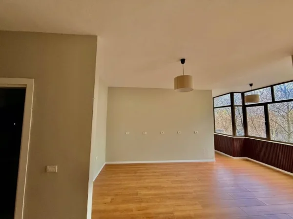 Tirane, jepet me qera zyre Kati 3, 65 m² 700 € (Bulevardi Bajram Curri)