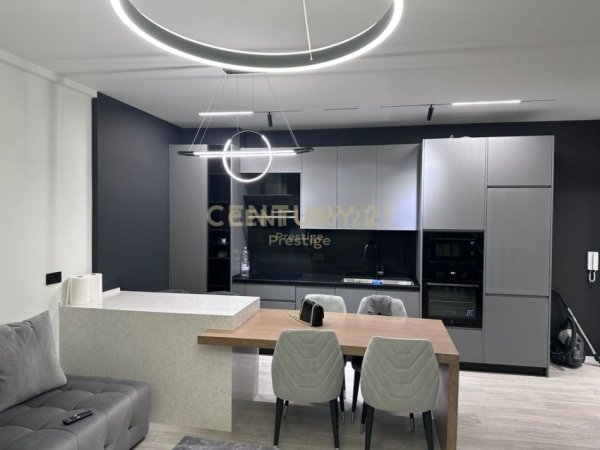 Tirane, jepet me qera apartament 1+1+Ballkon Kati 2, 80 m² 700 € (Bulevardi i Ri)