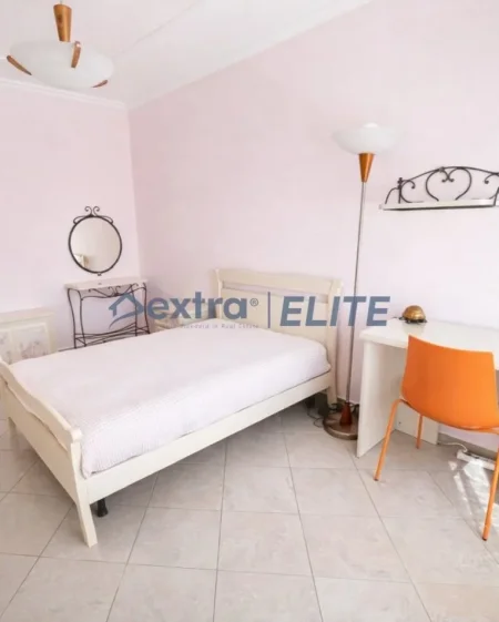 Tirane, jepet me qera apartament 3+1 Kati 7, 140 m² 1.350 € 