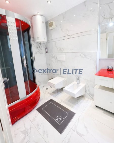 Tirane, jepet me qera apartament 3+1 Kati 7, 140 m² 1.350 € 