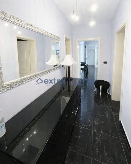 Tirane, jepet me qera apartament 3+1 Kati 7, 140 m² 1.350 € 