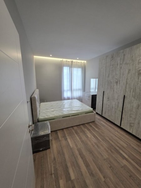 Tirane, jepet me qera apartament 1+1 Kati 6, 65 m² 500 € (5 MAJ)