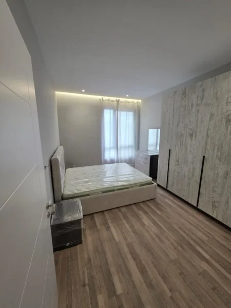 Tirane, jepet me qera apartament 1+1 Kati 6, 65 m² 500 € (5 MAJ)