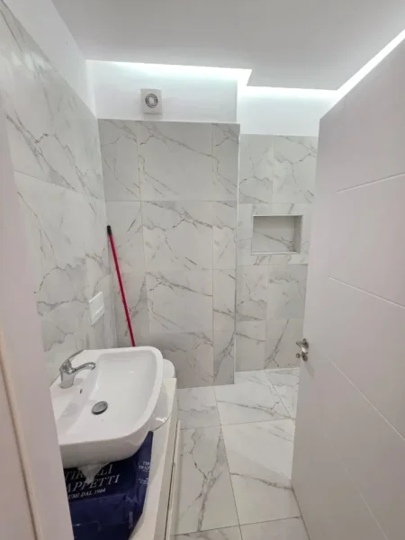 Tirane, jepet me qera apartament 1+1 Kati 6, 65 m² 500 € (5 MAJ)