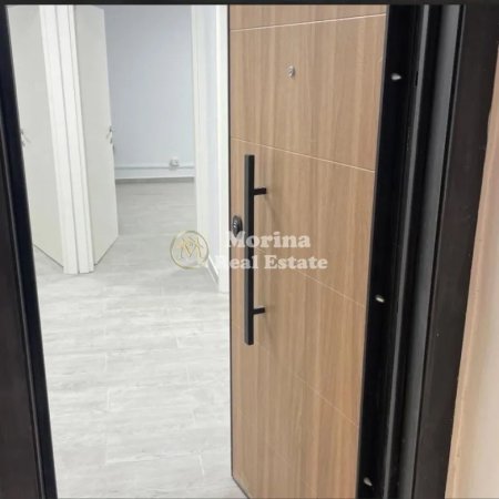 Tirane, jepet me qera ambjent biznesi Kati 0, 113 m² 800 € (Pallati me Shigjeta)