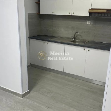 Tirane, jepet me qera ambjent biznesi Kati 0, 113 m² 800 € (Pallati me Shigjeta)