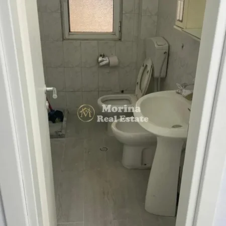 Tirane, jepet me qera ambjent biznesi Kati 0, 113 m² 800 € (Pallati me Shigjeta)