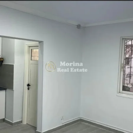 Tirane, jepet me qera ambjent biznesi Kati 0, 113 m² 800 € (Pallati me Shigjeta)