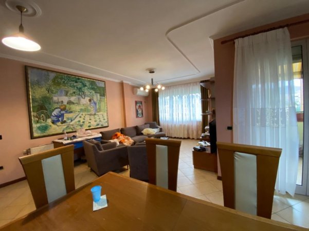 Tirane, jepet me qera zyre , 132 m² 1.500 € (Rruga Kosovarëve)