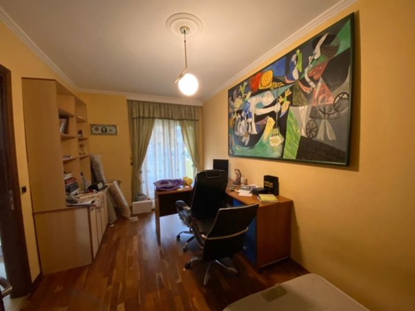Tirane, jepet me qera zyre , 132 m² 1.500 € (Rruga Kosovarëve)