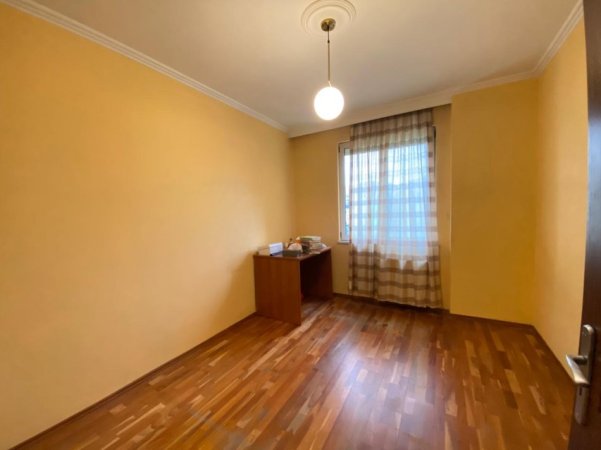 Tirane, jepet me qera zyre , 132 m² 1.500 € (Rruga Kosovarëve)