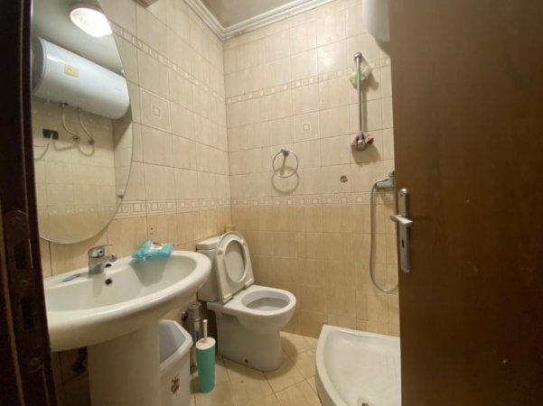 Tirane, jepet me qera zyre , 132 m² 1.500 € (Rruga Kosovarëve)