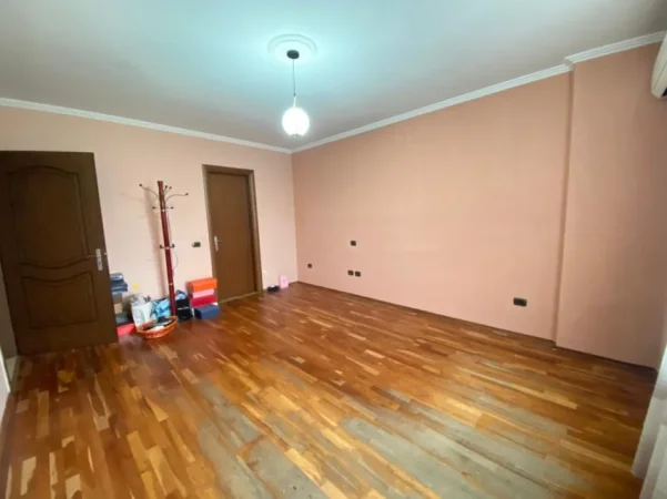 Tirane, jepet me qera zyre , 132 m² 1.500 € (Rruga Kosovarëve)