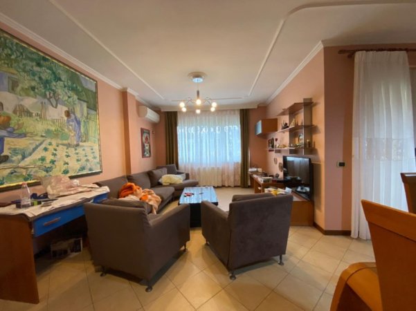 Tirane, jepet me qera zyre , 132 m² 1.500 € (Rruga Kosovarëve)