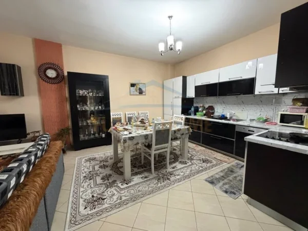 Tirane, shitet apartament 2+1+Ballkon Kati 2, 88 m² 150.000 € (Kodra e priftit)