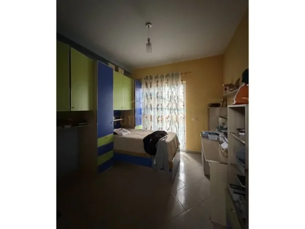 Tirane, shitet apartament 2+1+Ballkon Kati 2, 88 m² 150.000 € (Kodra e priftit)