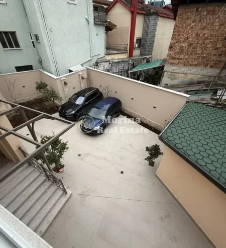 Tirane, jepet me qera ambjent biznesi Kati 0, 136 m² 2.000 € (21 Dhjetori)