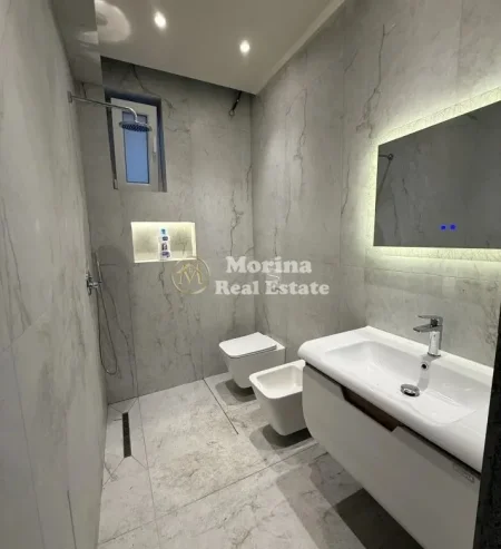 Tirane, jepet me qera ambjent biznesi Kati 0, 136 m² 2.000 € (21 Dhjetori)