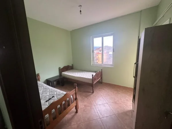 Tirane, jepet me qera apartament 2+1 Kati 3, 110 m² 350 € (Kombinat)