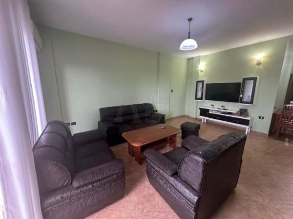 Tirane, jepet me qera apartament 2+1 Kati 3, 110 m² 350 € (Kombinat)