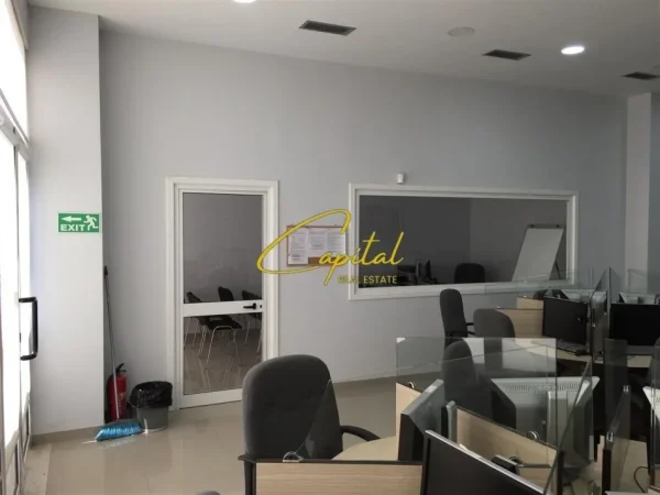 Tirane, jepet me qera ambjent biznesi Kati 0, 120 m² 1.000 € (ALI DEMI)